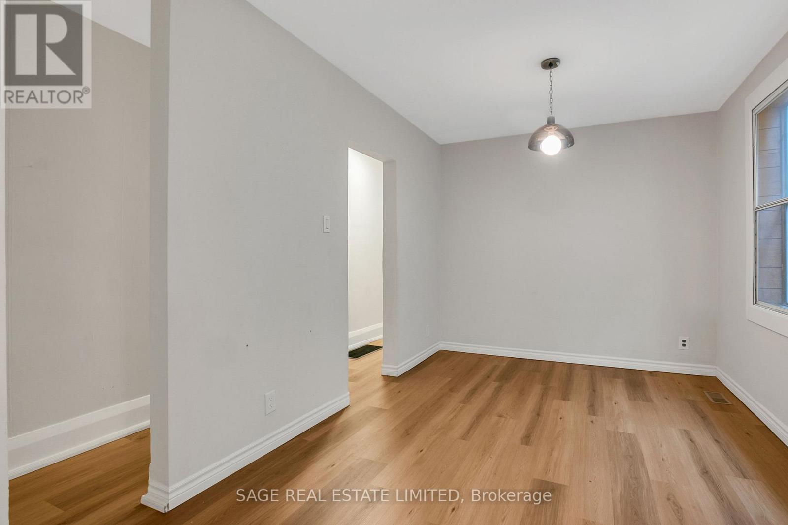 Upper - 633 St Clair Avenue W, Toronto, Ontario  M6C 1A7 - Photo 8 - C13696428