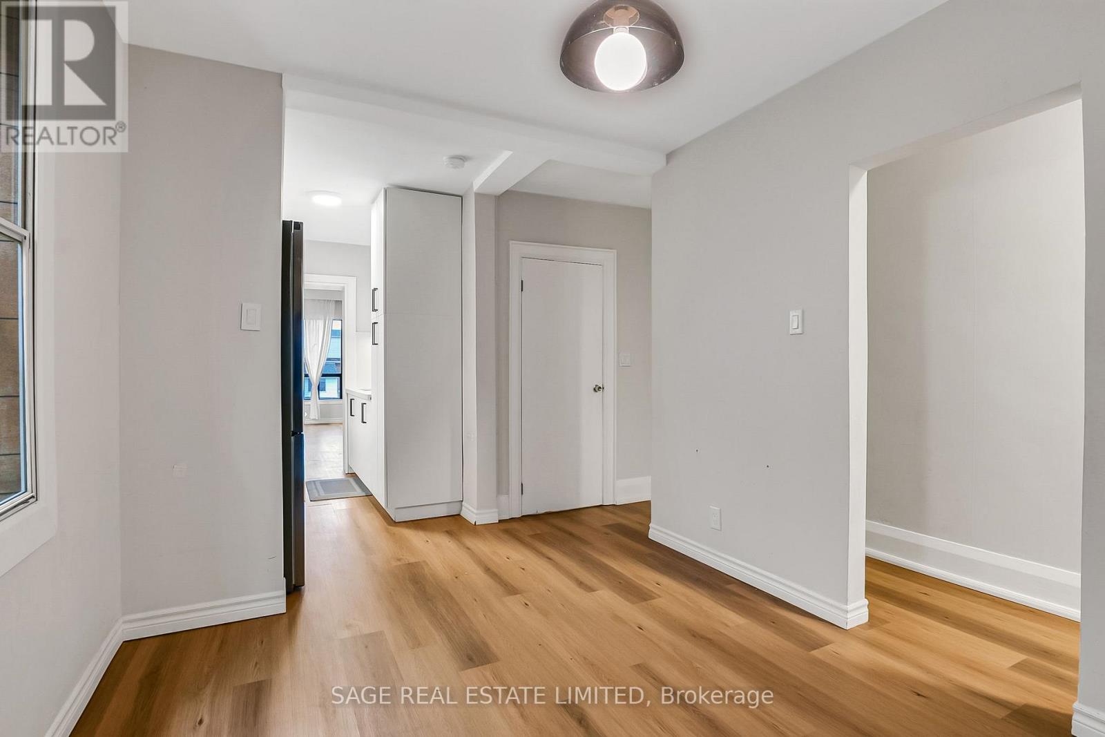 Upper - 633 St Clair Avenue W, Toronto, Ontario  M6C 1A7 - Photo 9 - C13696428