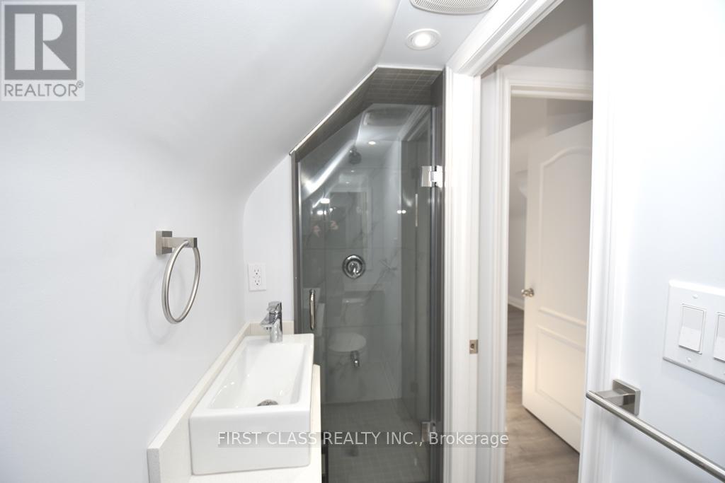 Back - 319 Senlac Road, Toronto, Ontario  M2R 1R2 - Photo 12 - C13696440
