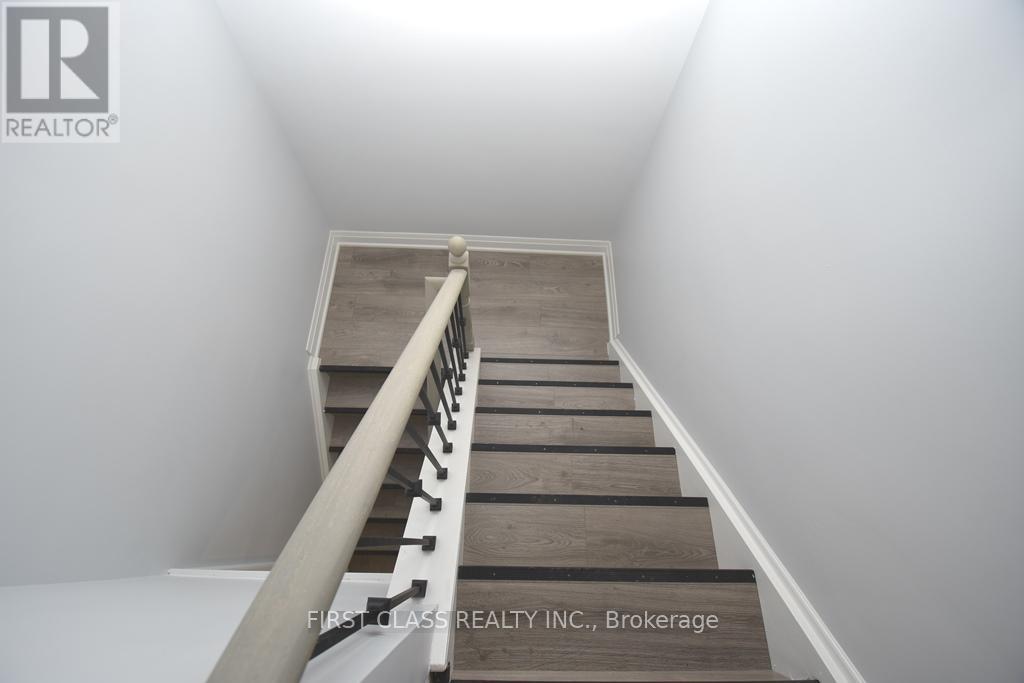 Back - 319 Senlac Road, Toronto, Ontario  M2R 1R2 - Photo 15 - C13696440