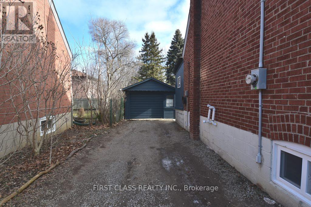 Back - 319 Senlac Road, Toronto, Ontario  M2R 1R2 - Photo 2 - C13696440