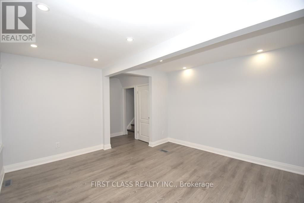 Back - 319 Senlac Road, Toronto, Ontario  M2R 1R2 - Photo 5 - C13696440