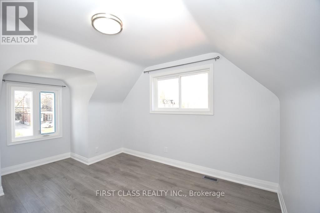 Back - 319 Senlac Road, Toronto, Ontario  M2R 1R2 - Photo 6 - C13696440