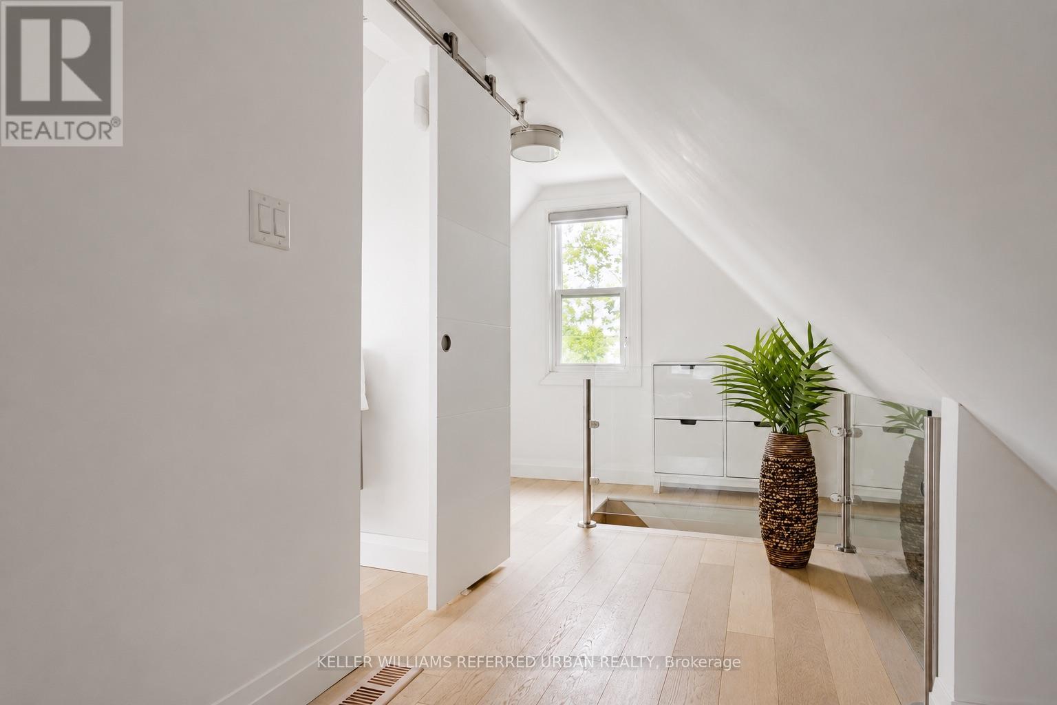 50 Frater Avenue, Toronto, Ontario M4C 2H6 - Photo 10 - E13696344