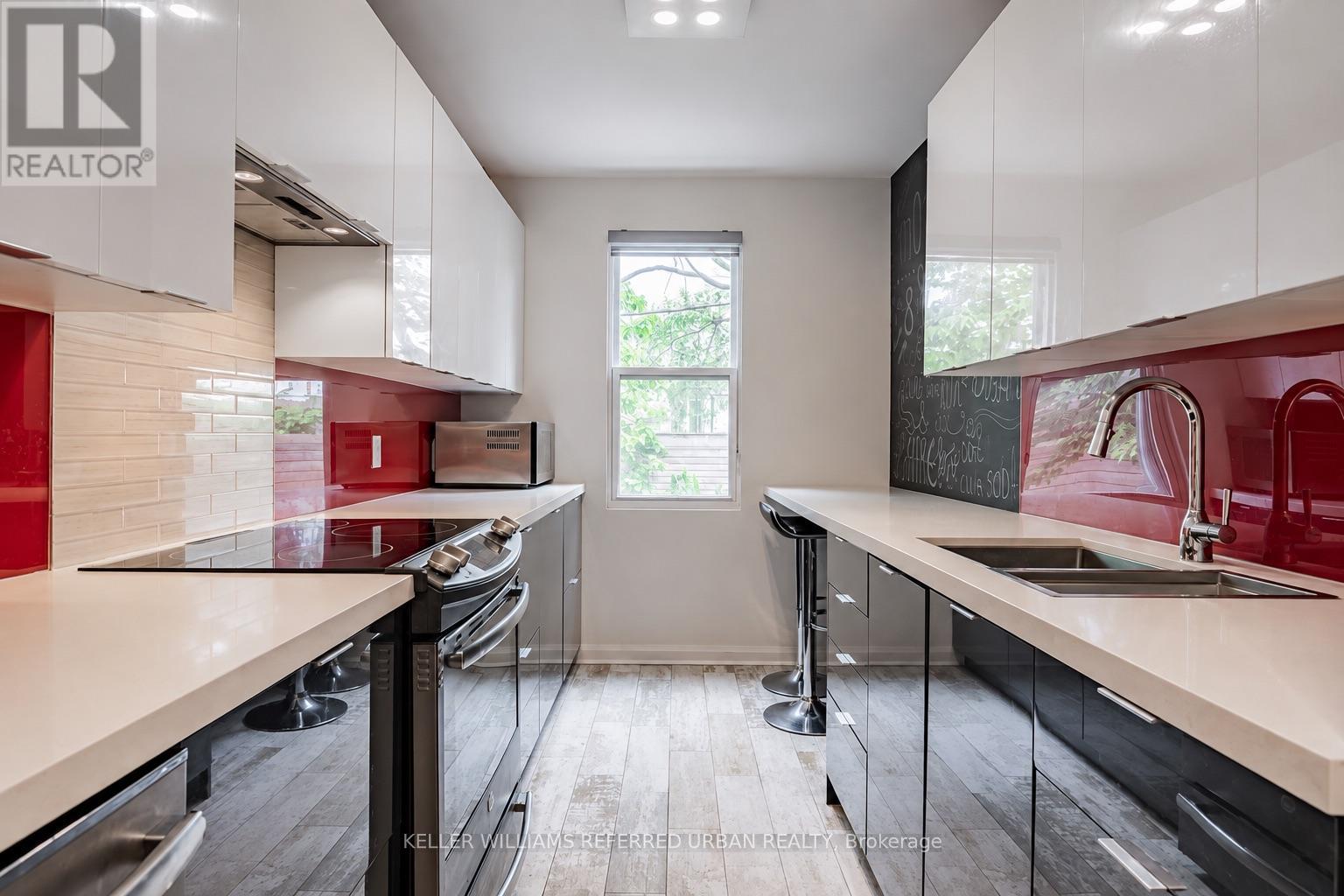 50 Frater Avenue, Toronto, Ontario M4C 2H6 - Photo 6 - E13696344