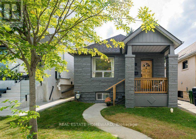 <div class="slider-price">$889,000</div><p>94 Wiley Avenue N, Toronto, Ontario</p>