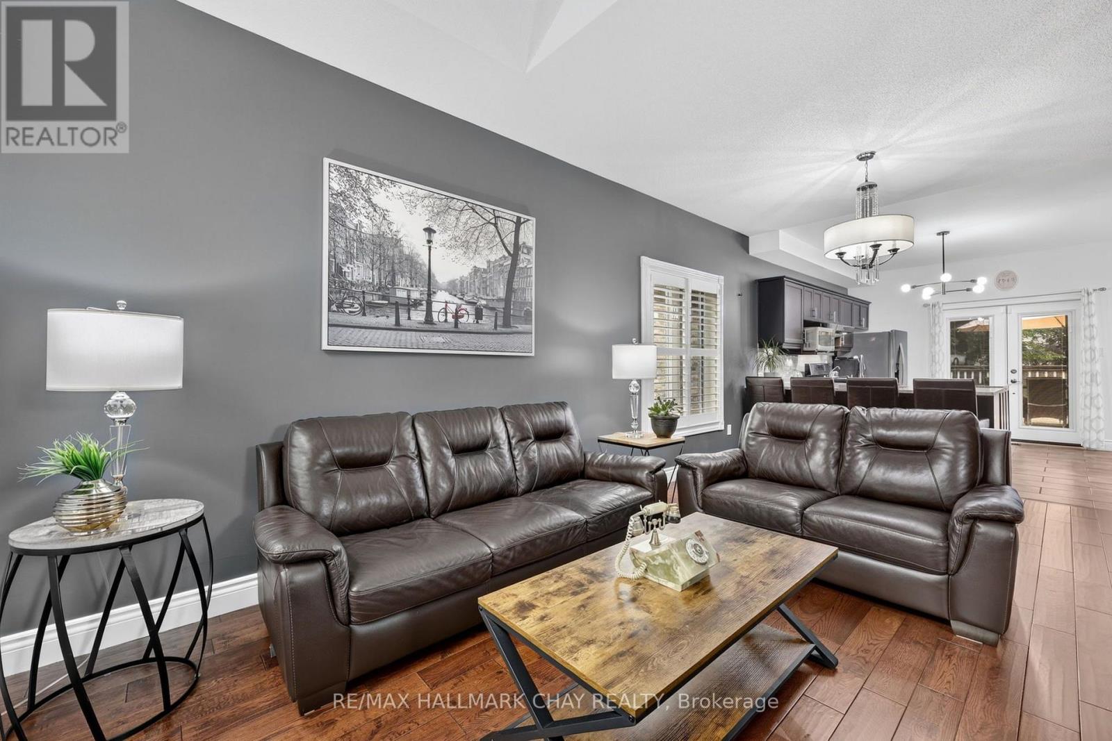 1925 Emerald Court, Innisfil, Ontario L9S 2A4 - Photo 3 - N13696354