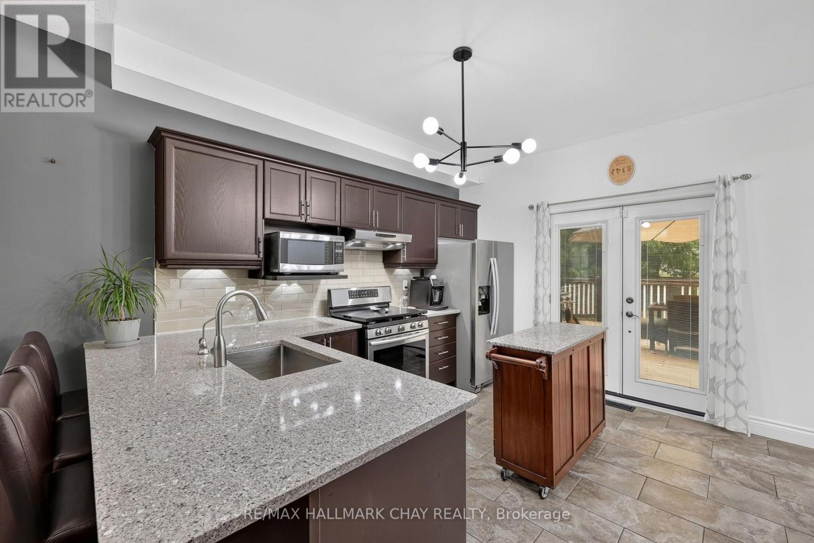 1925 Emerald Court, Innisfil, Ontario L9S 2A4 - Photo 4 - N13696354