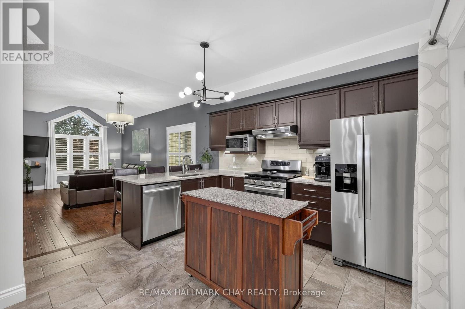1925 Emerald Court, Innisfil, Ontario L9S 2A4 - Photo 6 - N13696354