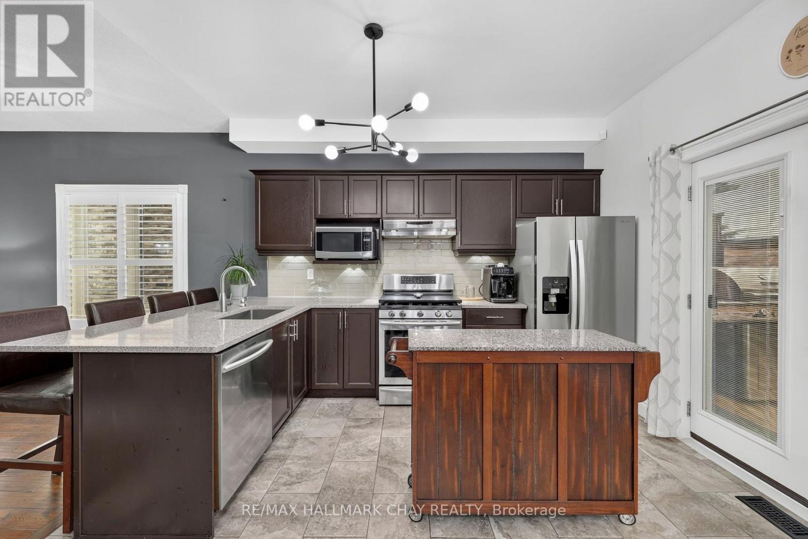 1925 Emerald Court, Innisfil, Ontario L9S 2A4 - Photo 7 - N13696354