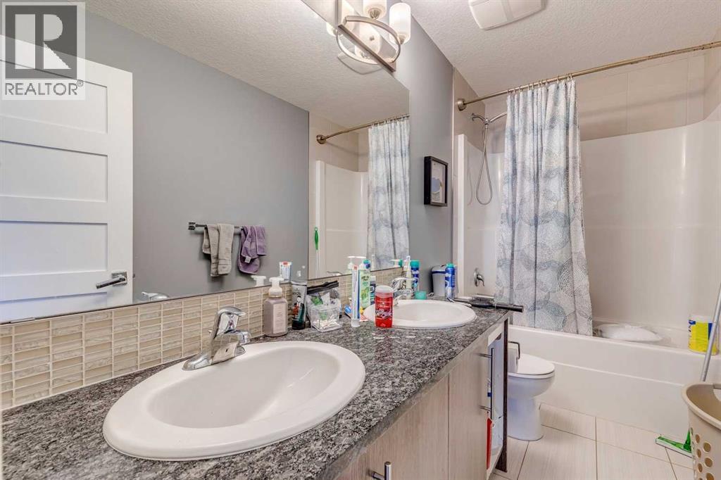 168 Rainbow Falls Heath, Chestermere, Alberta  T1X 0N4 - Photo 14 - A2338754