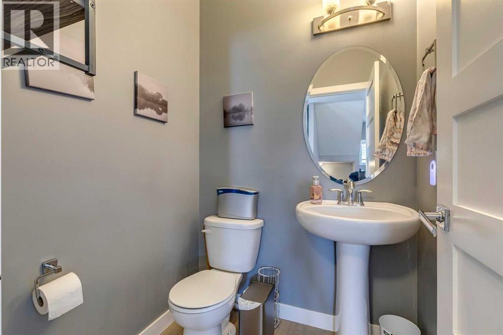 168 Rainbow Falls Heath, Chestermere, Alberta  T1X 0N4 - Photo 6 - A2338754