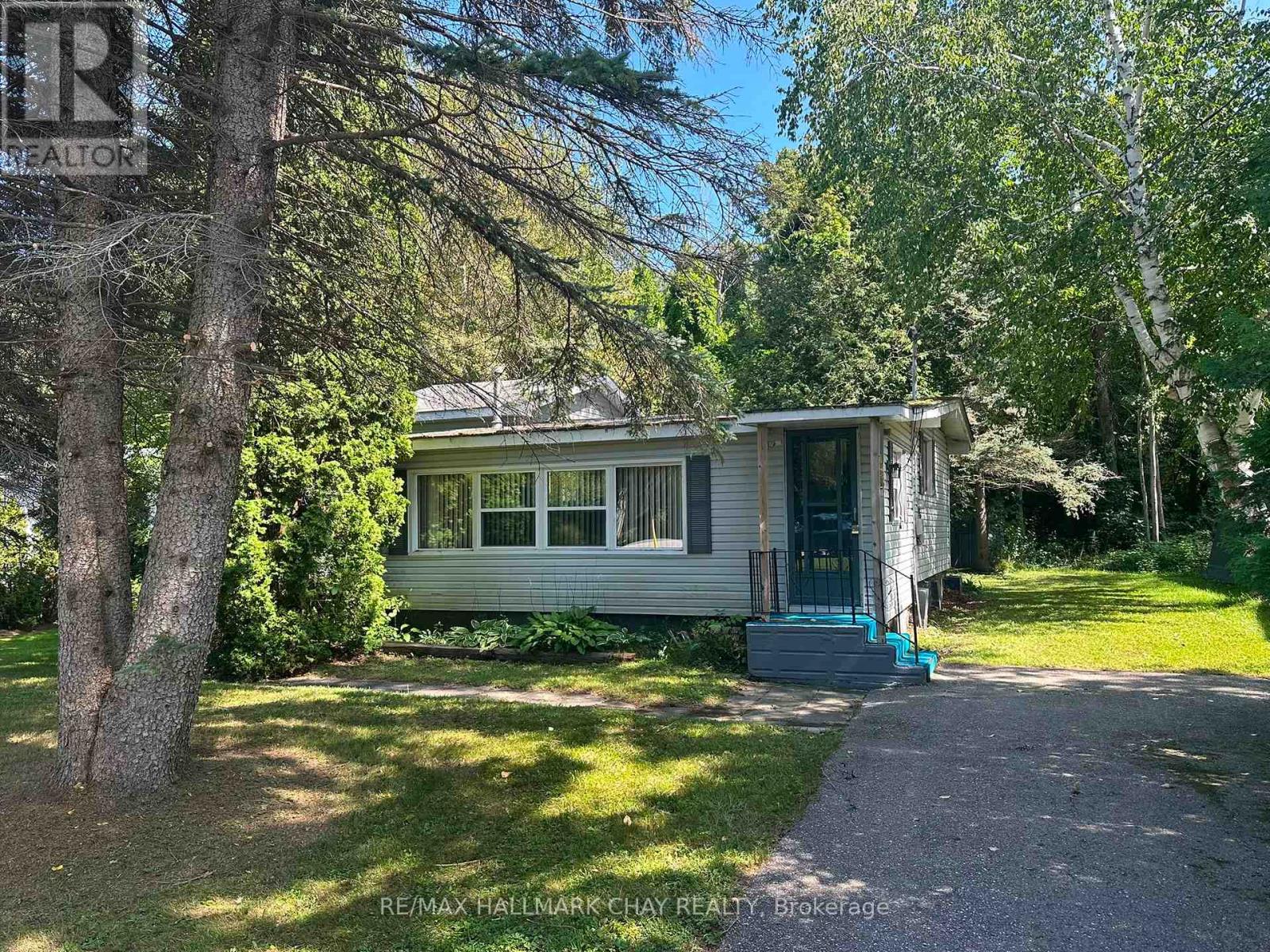 153 Lumber Road, Tay, Ontario  L0K 2A0 - Photo 2 - S13696374