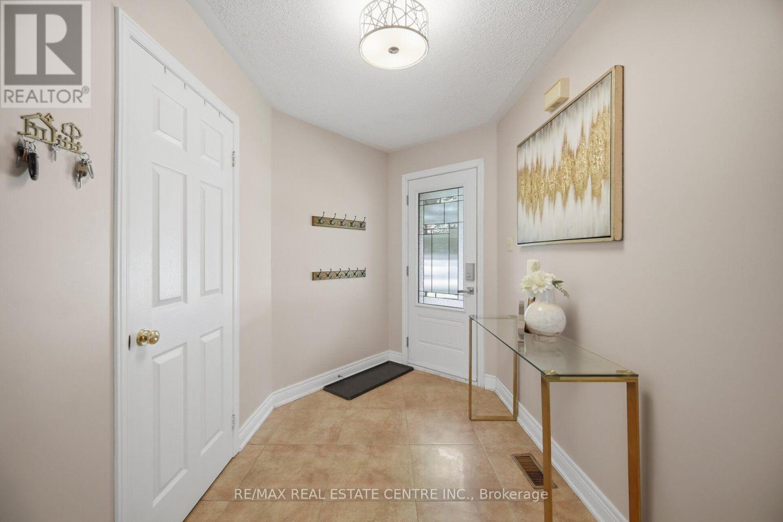 46 Butlermere Drive, Brampton, Ontario  L6Y 4R9 - Photo 7 - W13696356