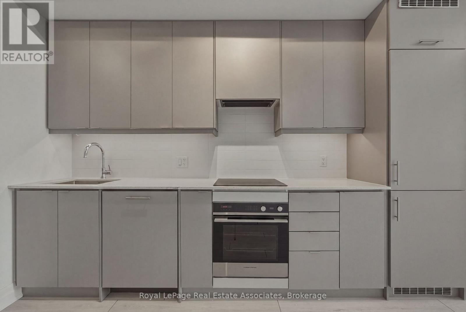 3306 - 30 Elm Drive W, Mississauga, Ontario  L5B 0N6 - Photo 4 - W13696444