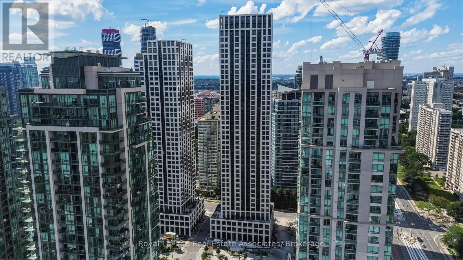3306 - 30 ELM DRIVE W
