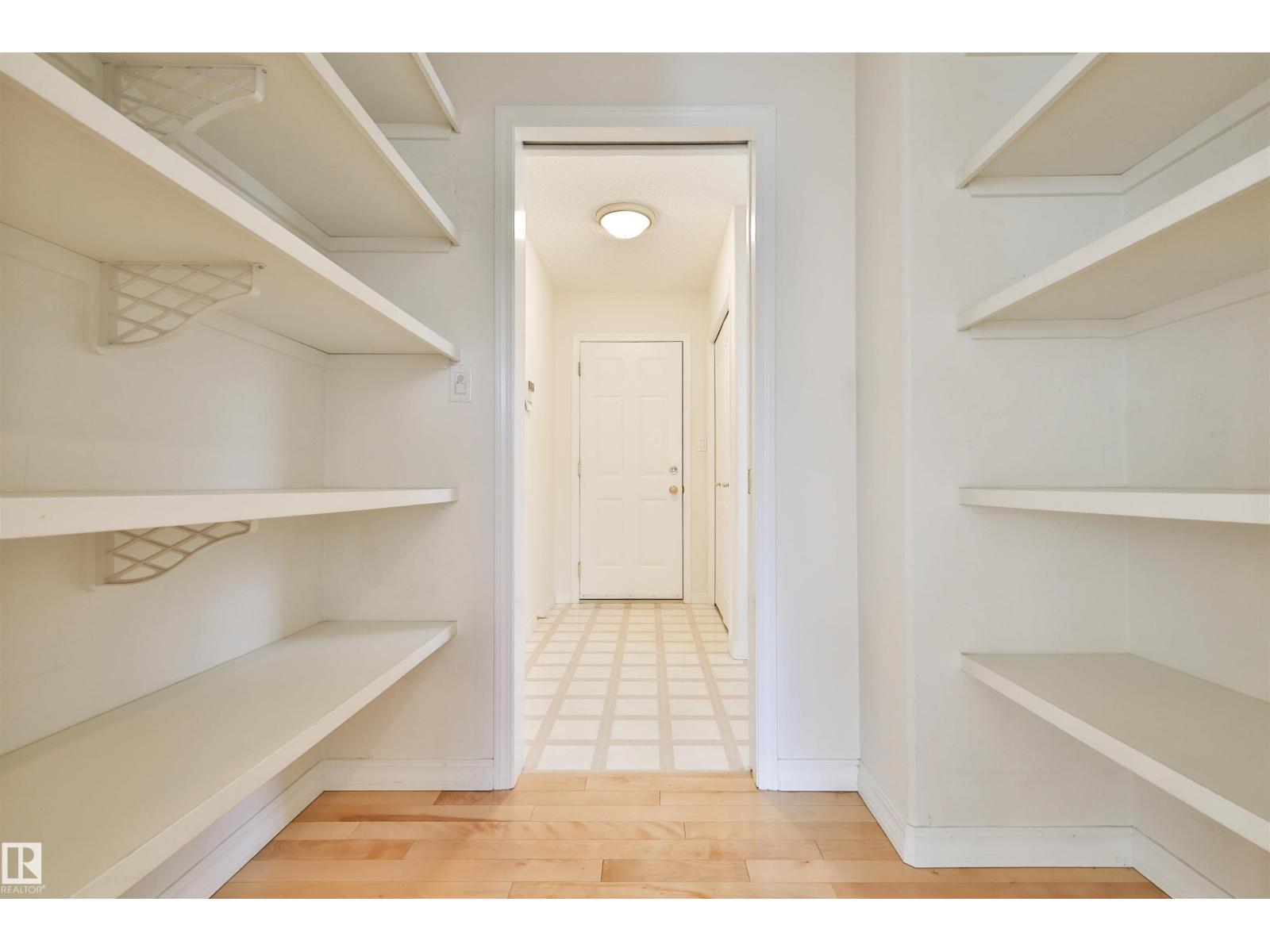 237 Darlington Cr NW, Edmonton, Alberta  T6M 2T1 - Photo 10 - E4504683