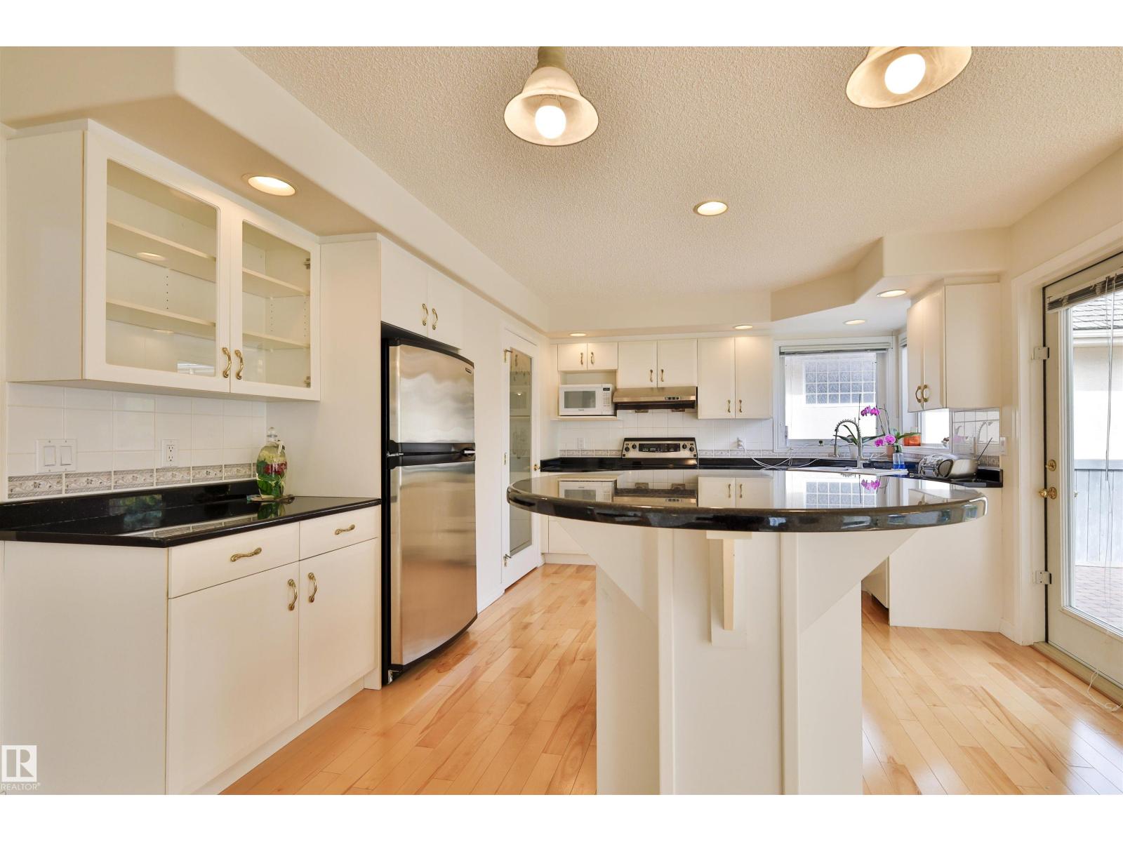 237 Darlington Cr NW, Edmonton, Alberta  T6M 2T1 - Photo 3 - E4504683