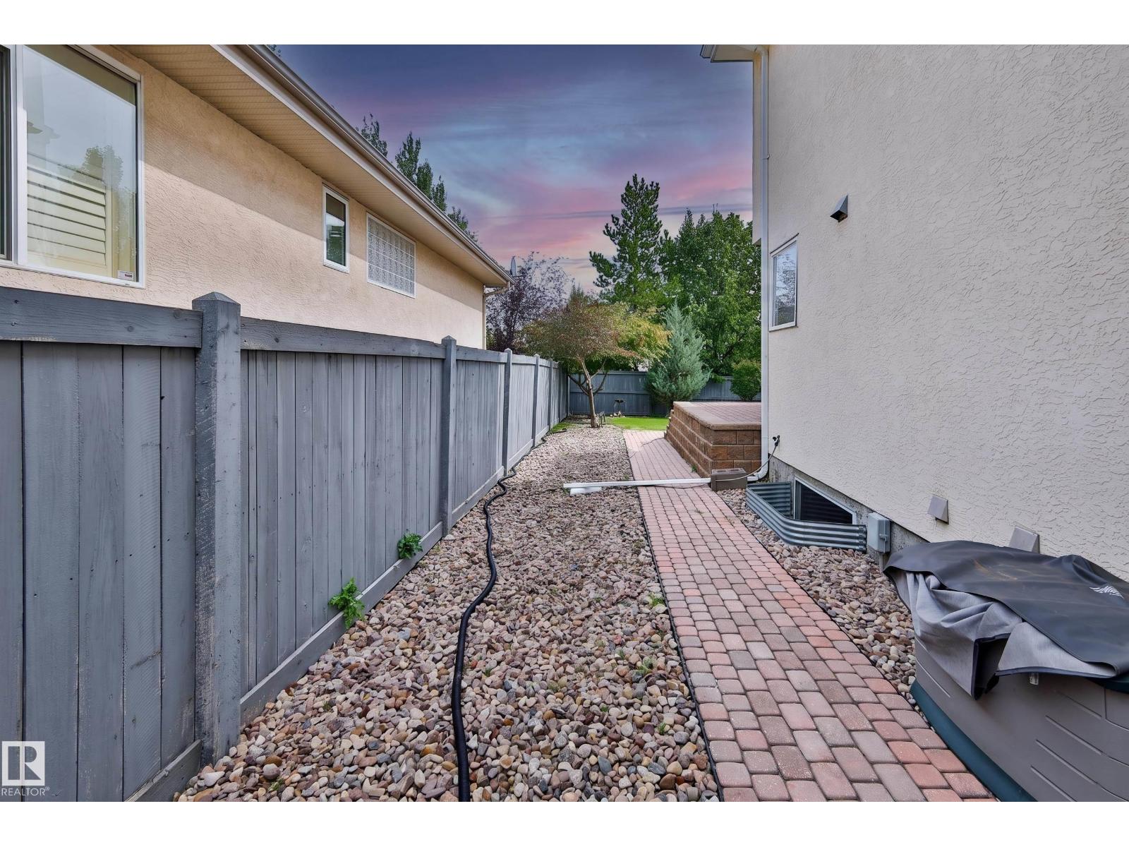 237 Darlington Cr NW, Edmonton, Alberta  T6M 2T1 - Photo 47 - E4504683