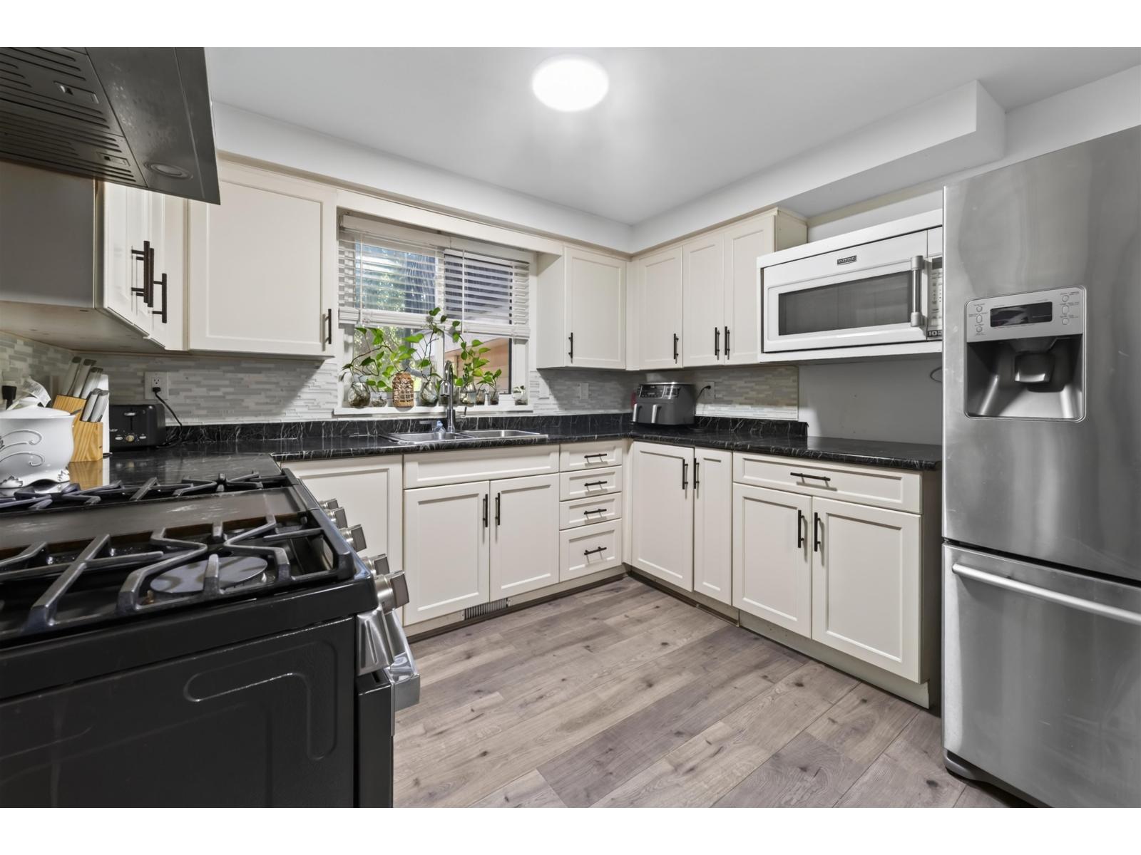 13355 65a Avenue, Surrey, British Columbia  V3W 8T2 - Photo 6 - R3155551