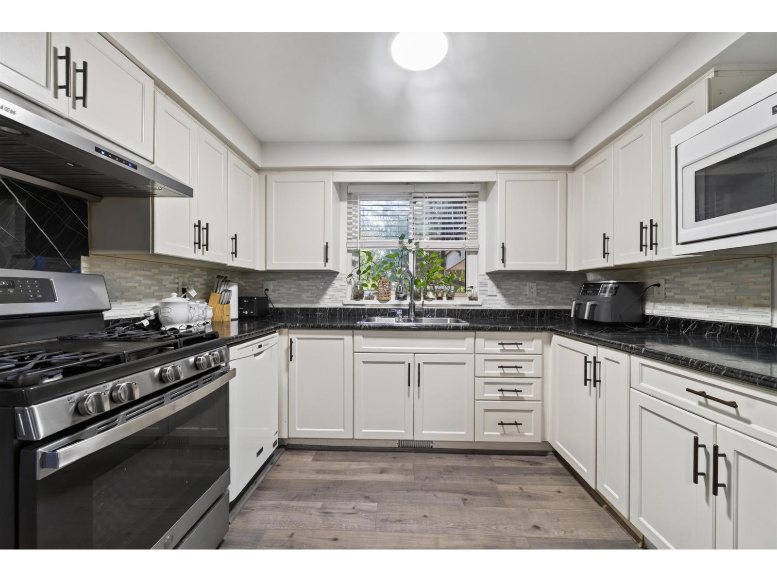 13355 65a Avenue, Surrey, British Columbia  V3W 8T2 - Photo 8 - R3155551