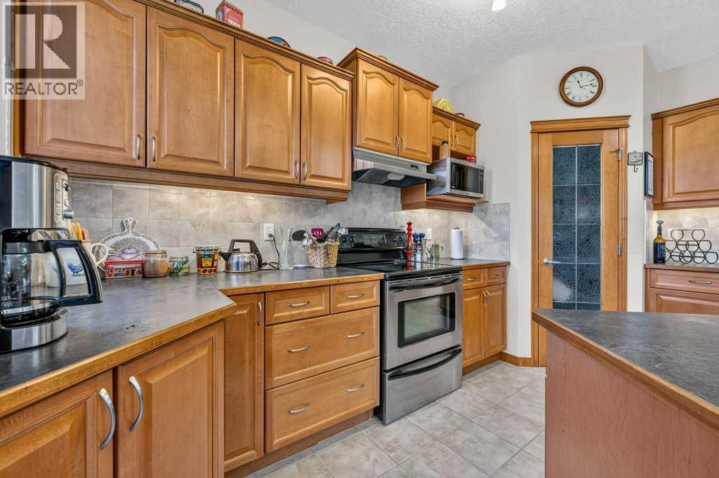 10 Westmount Road, Okotoks, Alberta  T1S 2J1 - Photo 15 - A2336574