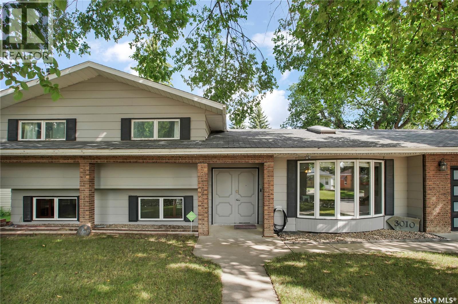 3010 5th Street, Rosthern, Saskatchewan  S0K 3R0 - Photo 2 - SK046105