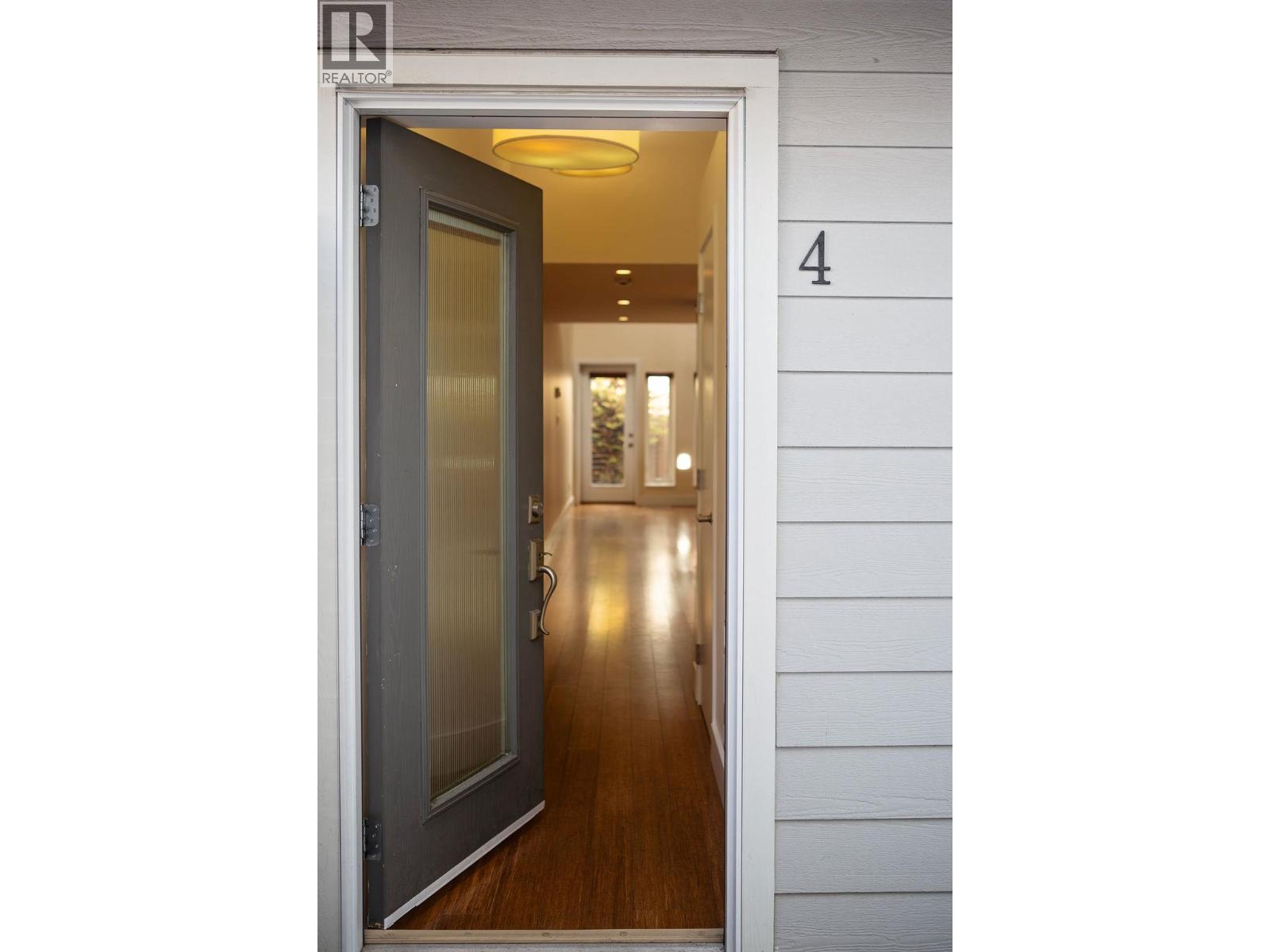 702 Fourth Street Unit# 4, Nelson, British Columbia V1L 2S8 - Photo 2 - 10398296