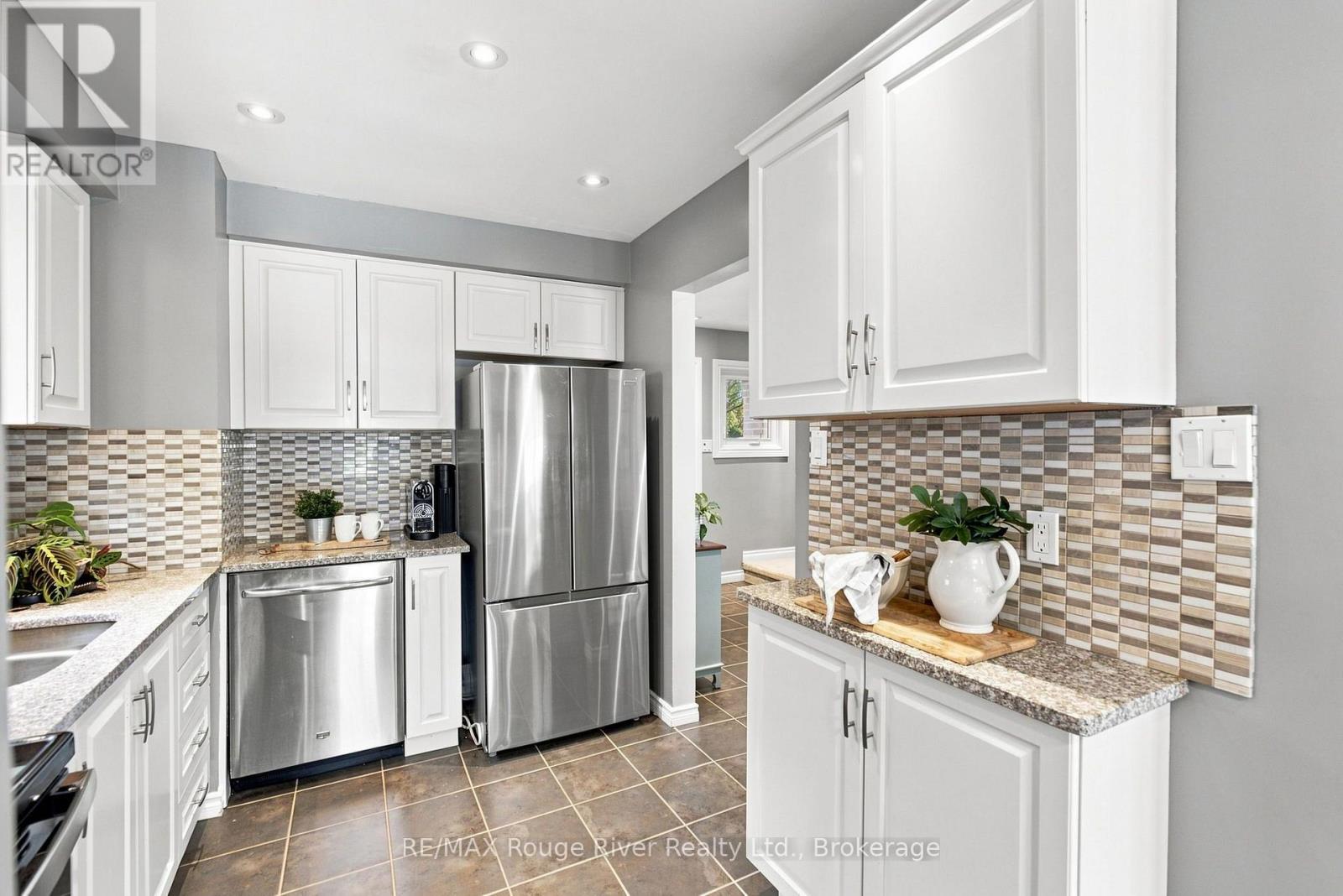 49 Fisher Crescent, Ajax, Ontario  L1T 2E8 - Photo 6 - E13696574