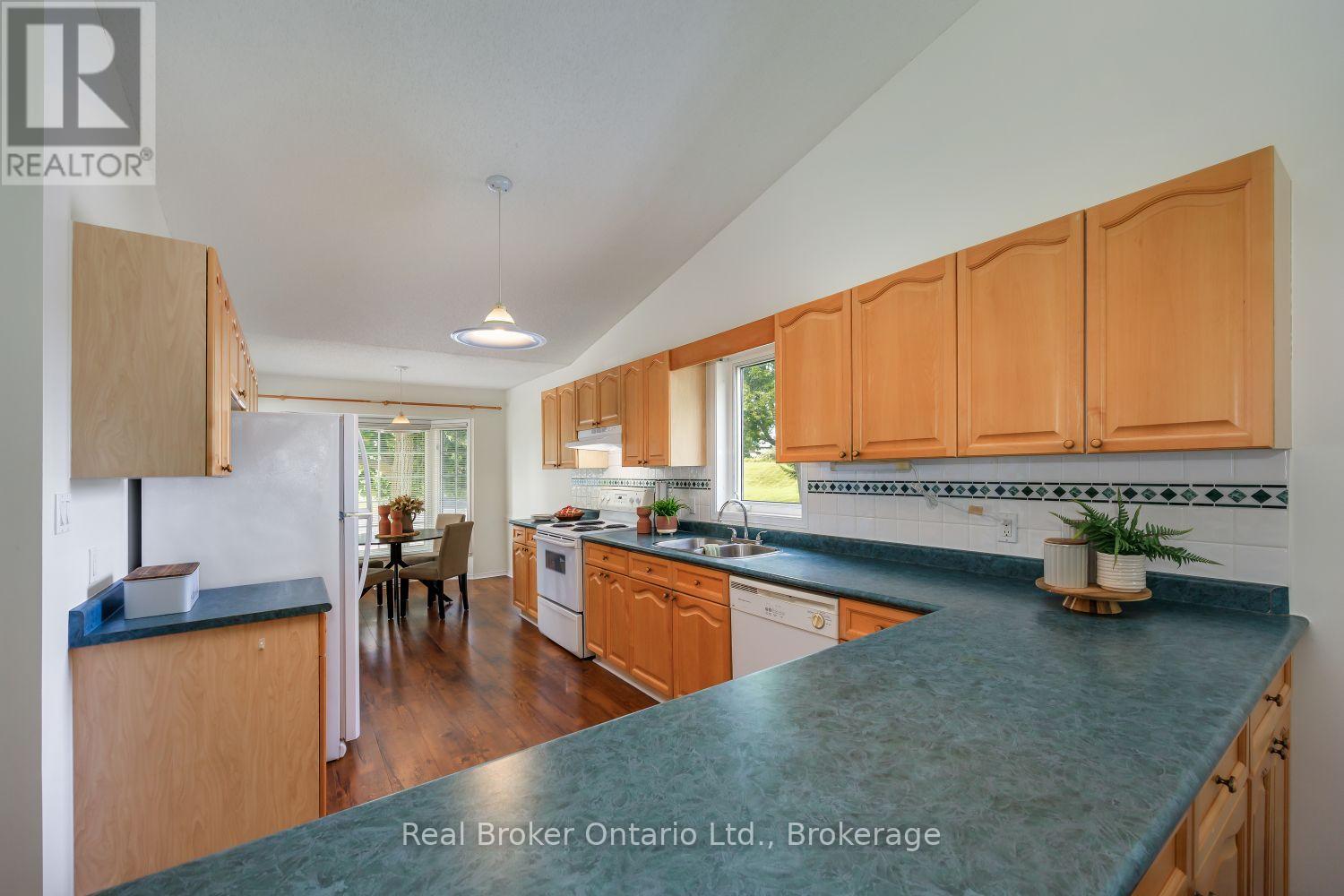 10 Niagara Trail, Clarington, Ontario  L1B 1A2 - Photo 9 - E13696664