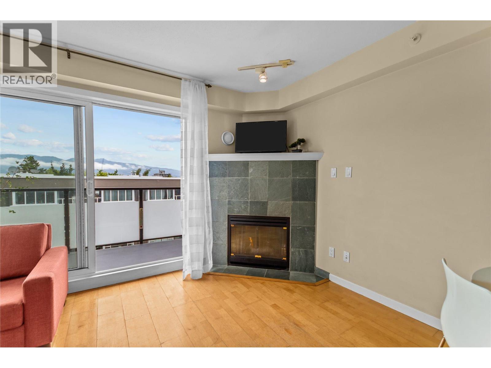 301 3788 W 10th Avenue, Vancouver, British Columbia  V6R 2G4 - Photo 4 - R3157165