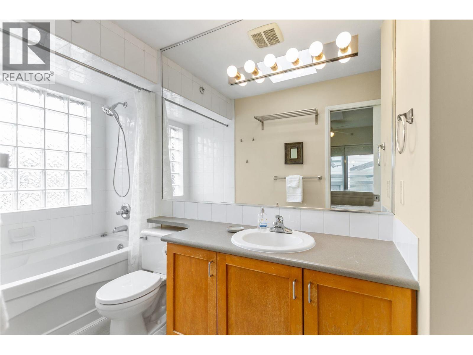 301 3788 W 10th Avenue, Vancouver, British Columbia  V6R 2G4 - Photo 18 - R3157165