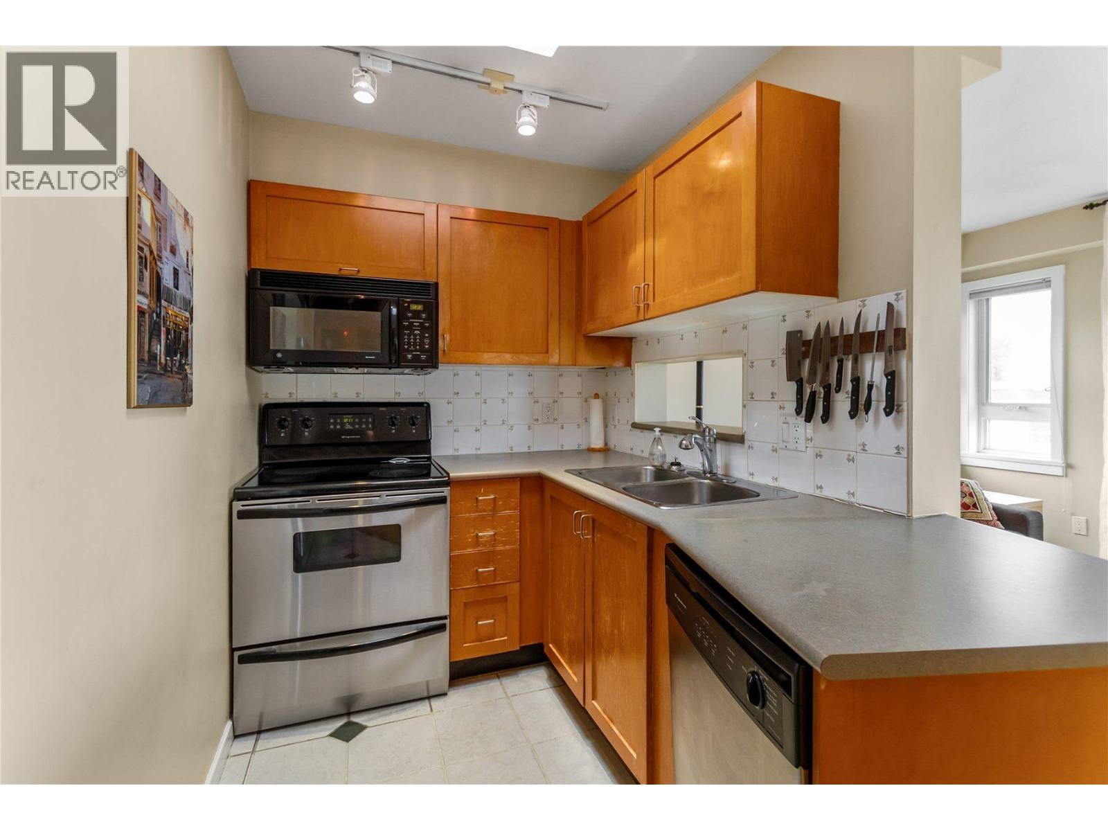 301 3788 W 10th Avenue, Vancouver, British Columbia  V6R 2G4 - Photo 11 - R3157165