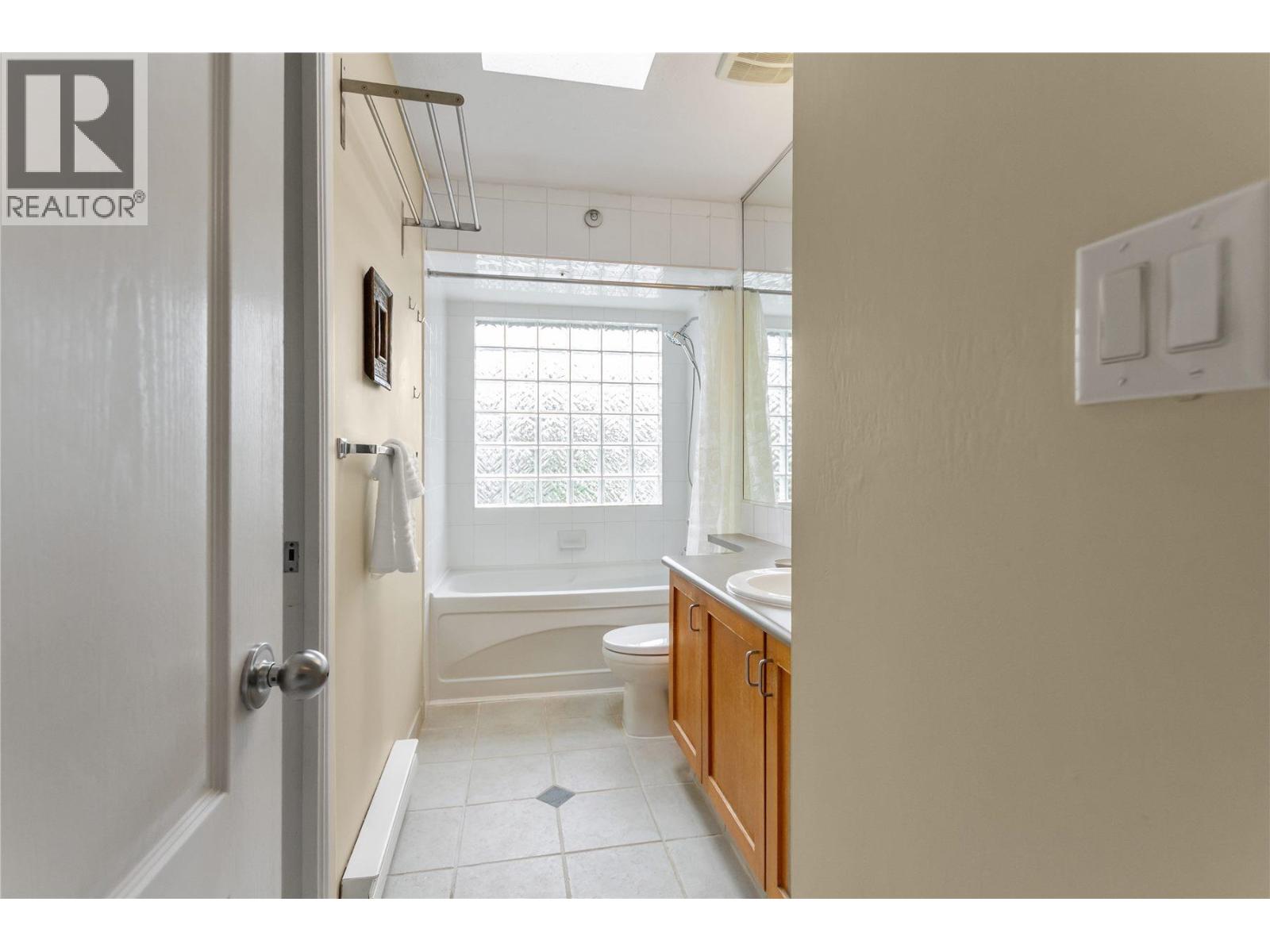 301 3788 W 10th Avenue, Vancouver, British Columbia  V6R 2G4 - Photo 19 - R3157165