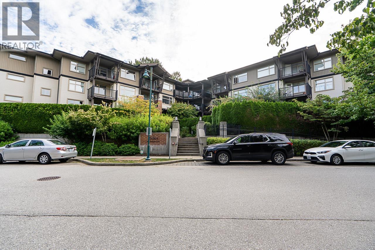 213 400 KLAHANIE DRIVE, Port Moody, British Columbia
