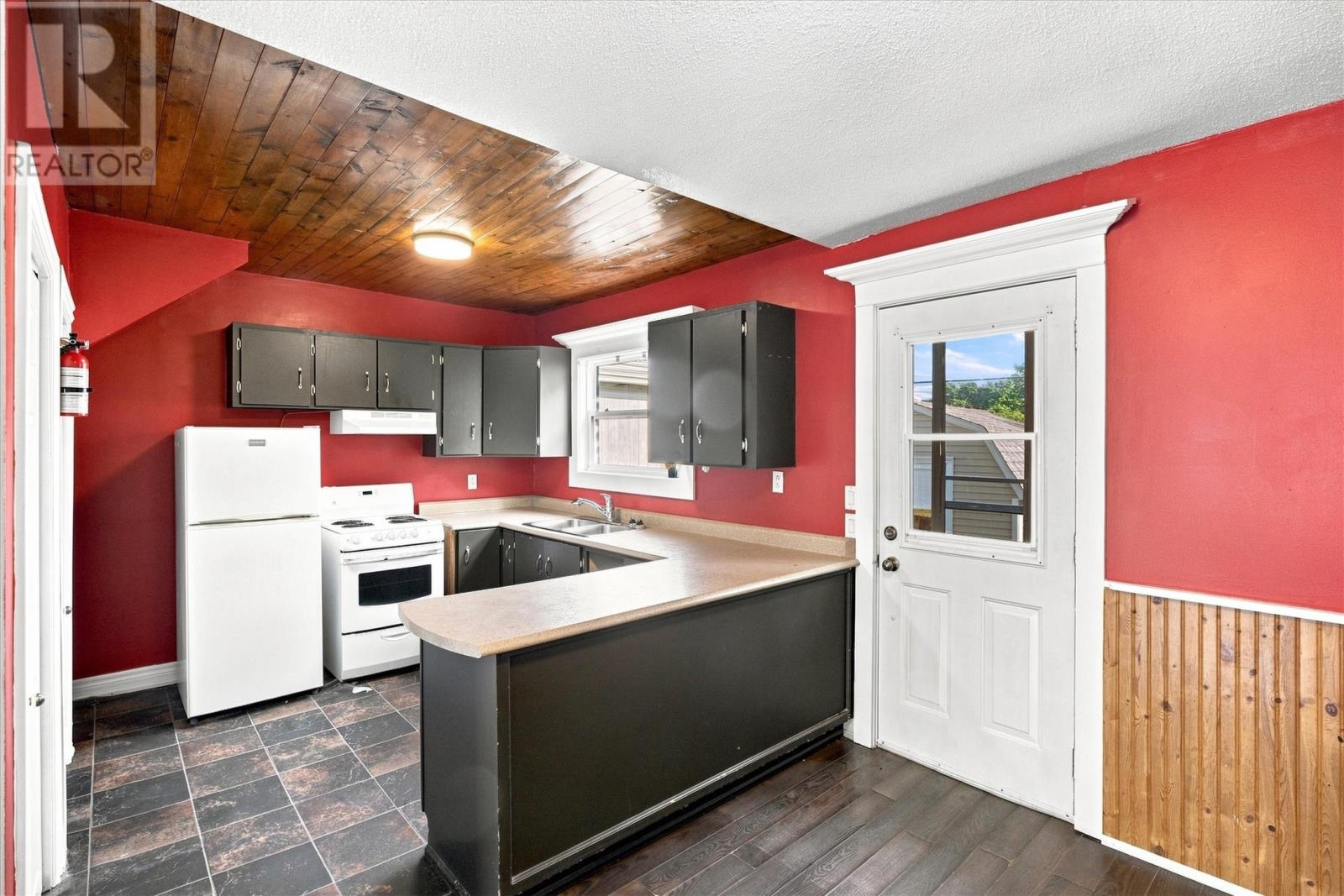 23 Campbell Avenue, St. John's — photo 6