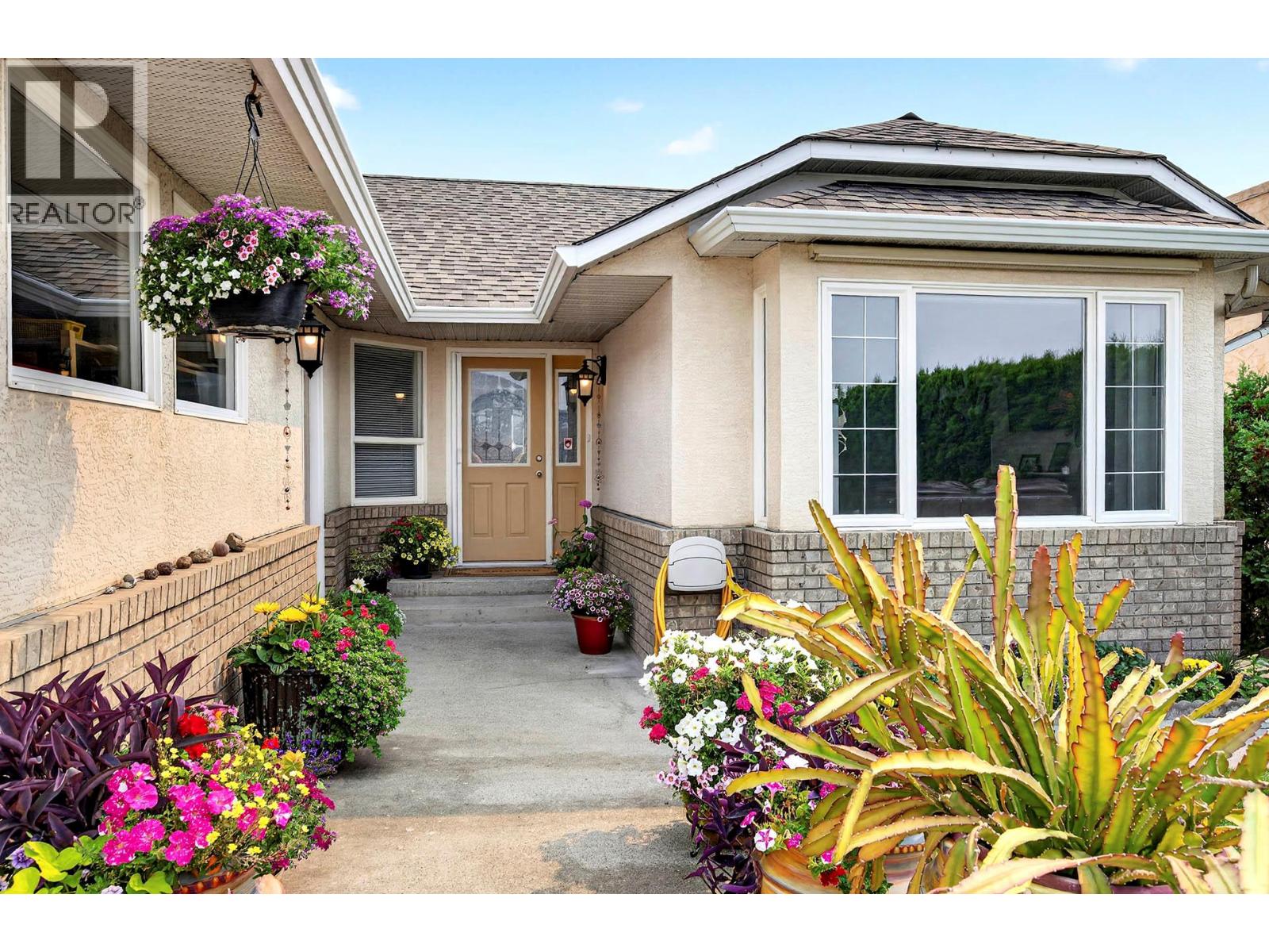 1836 Norview Place, Kamloops, British Columbia  V2B 8L8 - Photo 2 - 10396929