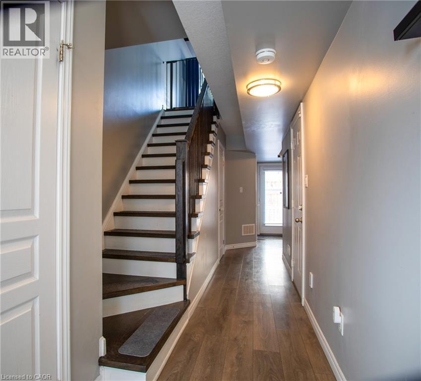 18 England Terrace, Stoney Creek, Ontario L8J 0G4 - Photo 3 - 40856911
