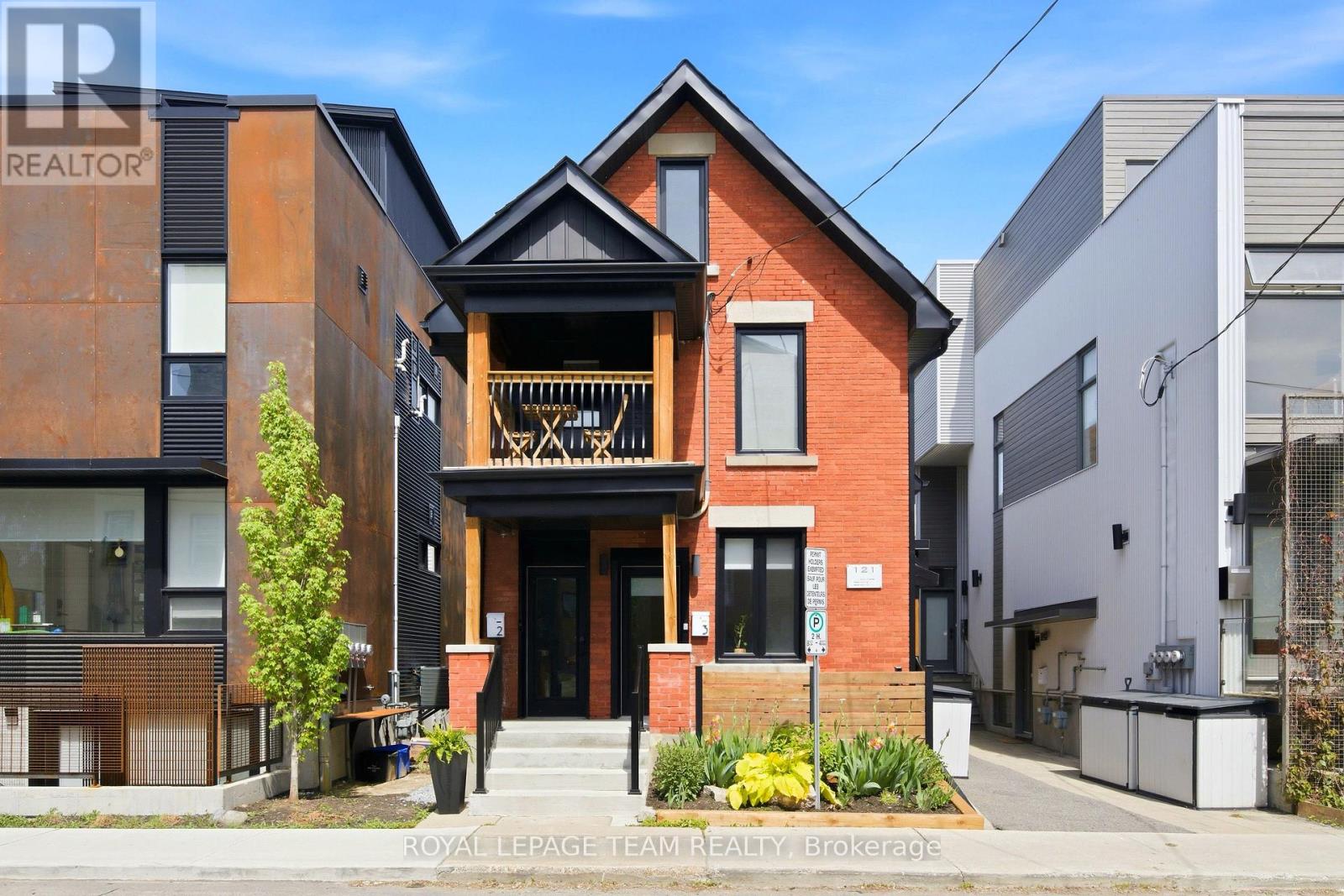 121 CARRUTHERS AVENUE, Ottawa, Ontario