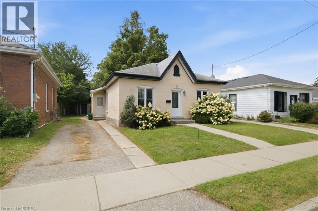 82 St. George Street, Brantford, Ontario  N3R 1V4 - Photo 2 - 40856005