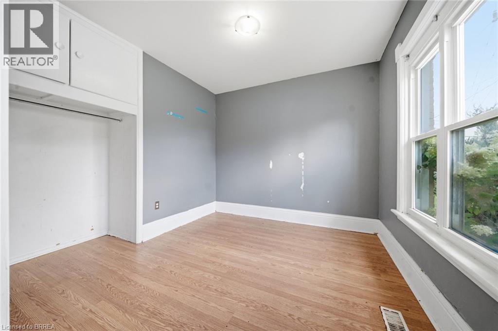 82 St. George Street, Brantford, Ontario  N3R 1V4 - Photo 4 - 40856005