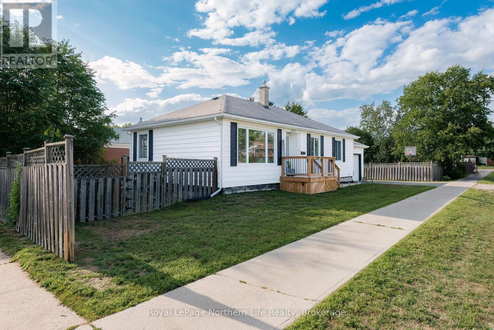1009 Elizabeth Street, North Bay, Ontario  P1B 3T9 - Photo 2 - X13696522