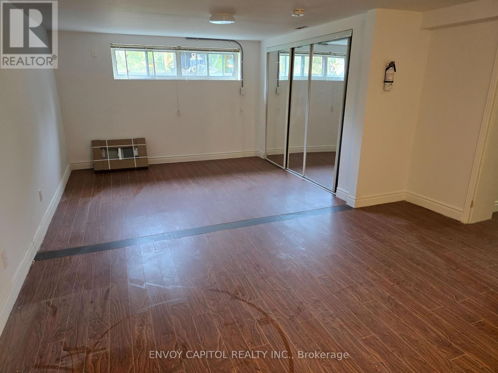 Basement Bachelor - 6 Arrowstook Road, Toronto, Ontario  M2K 1J9 - Photo 3 - C13696532