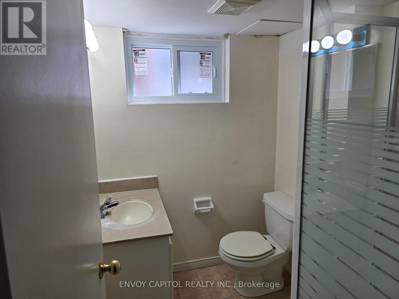 Basement Bachelor - 6 Arrowstook Road, Toronto, Ontario  M2K 1J9 - Photo 4 - C13696532