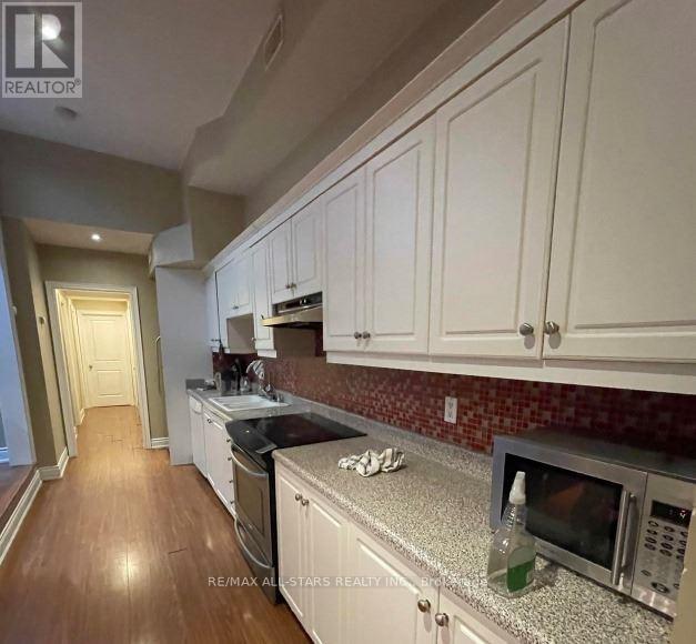 243 Lippincott Street, Toronto, Ontario  M5S 2P4 - Photo 3 - C13696566