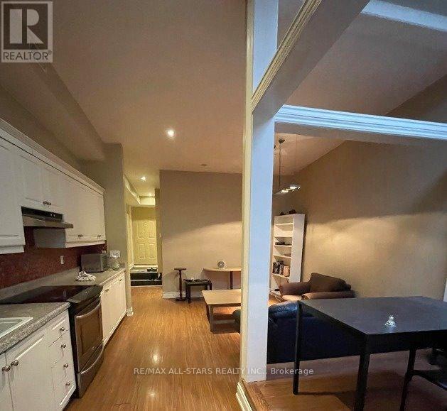 243 Lippincott Street, Toronto, Ontario  M5S 2P4 - Photo 4 - C13696566