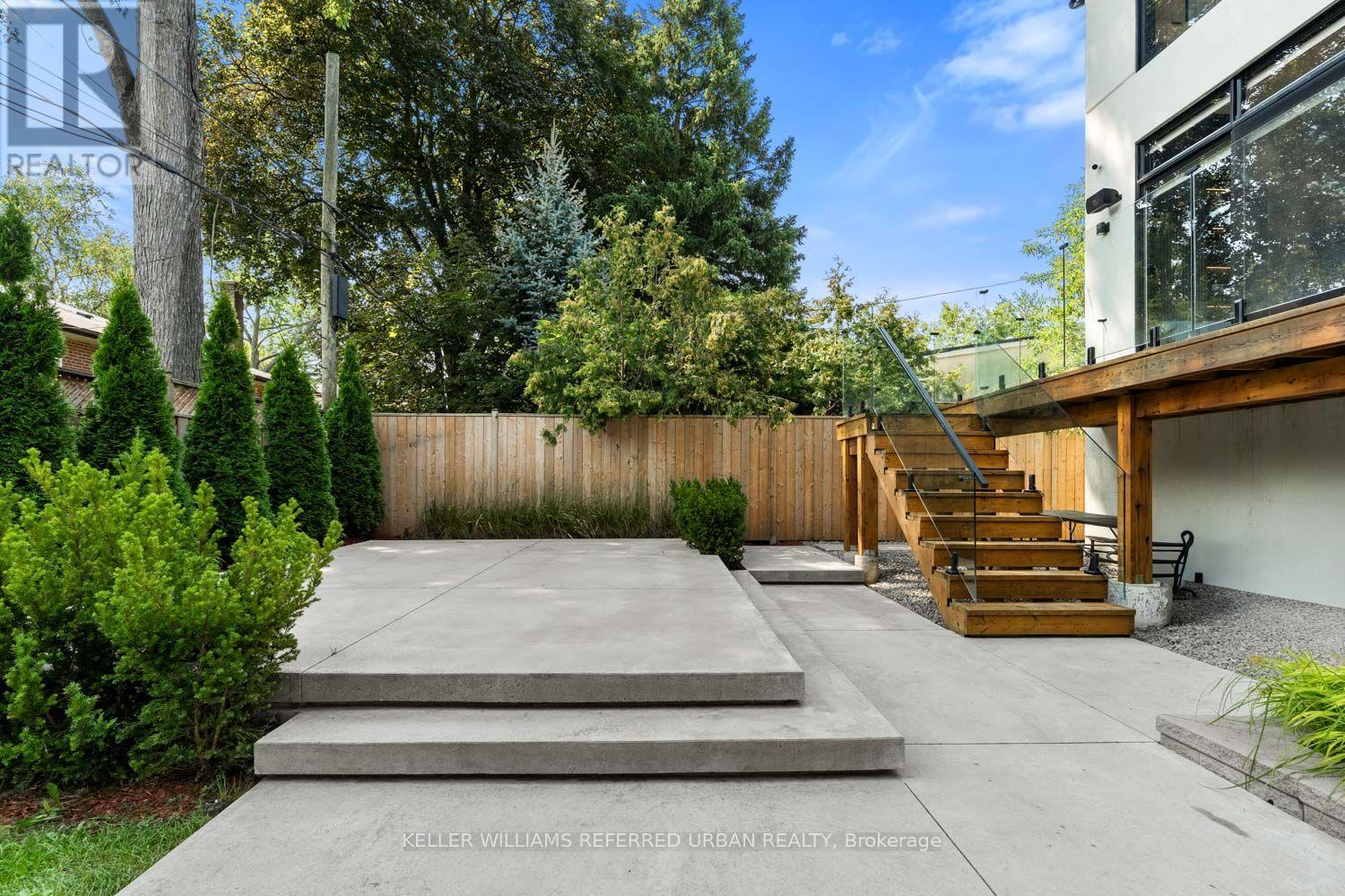 27 Berkinshaw Crescent, Toronto, Ontario  M3B 2T1 - Photo 48 - C13696594