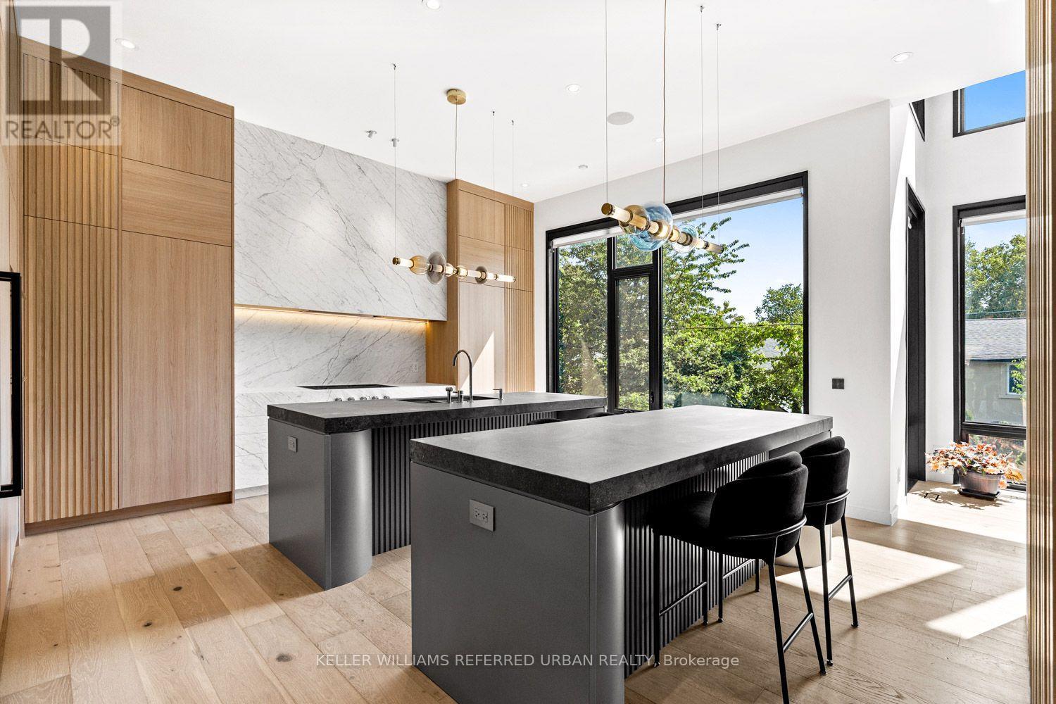 27 Berkinshaw Crescent, Toronto, Ontario  M3B 2T1 - Photo 7 - C13696594