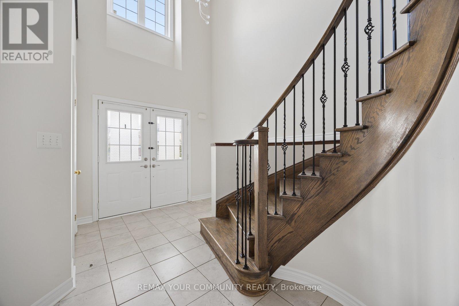 905 Greenhill Avenue, Oshawa, Ontario L1K 0X9 - Photo 3 - E13696494