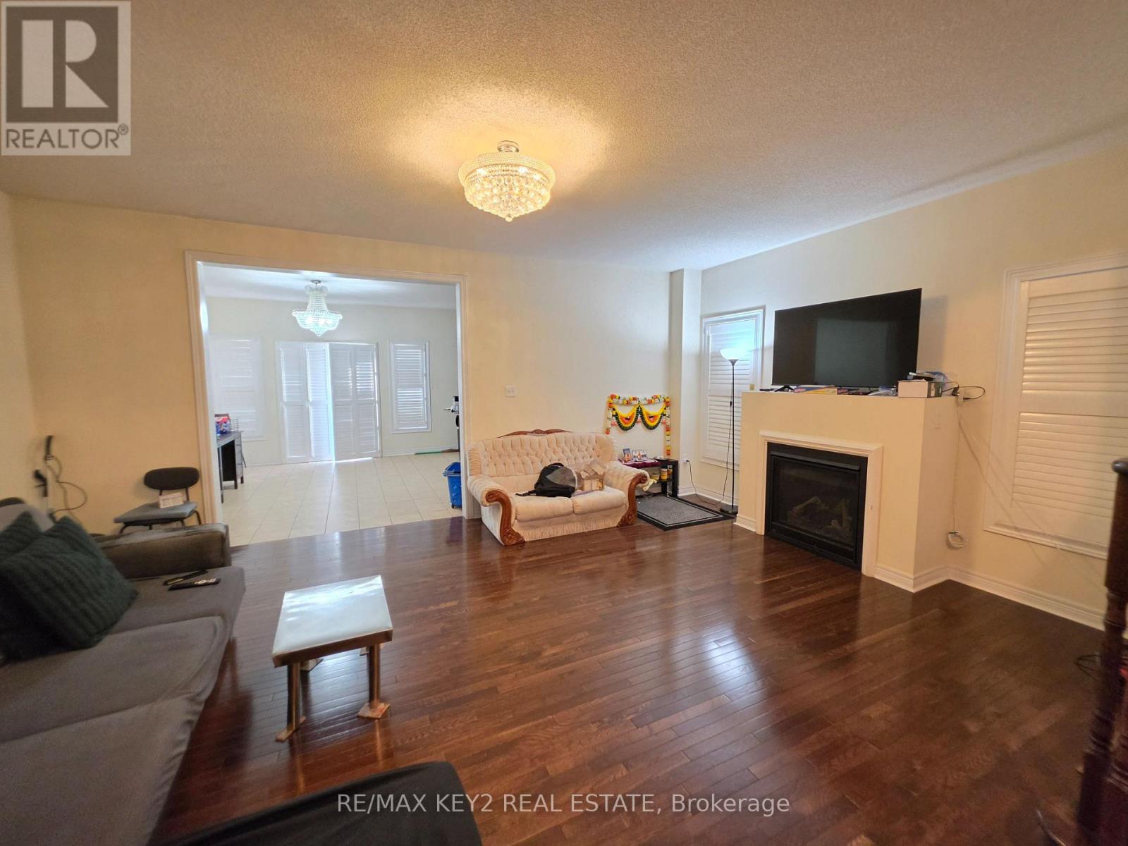 Upper - 1601 Dusty Drive, Pickering, Ontario  L1X 0C9 - Photo 4 - E13696608